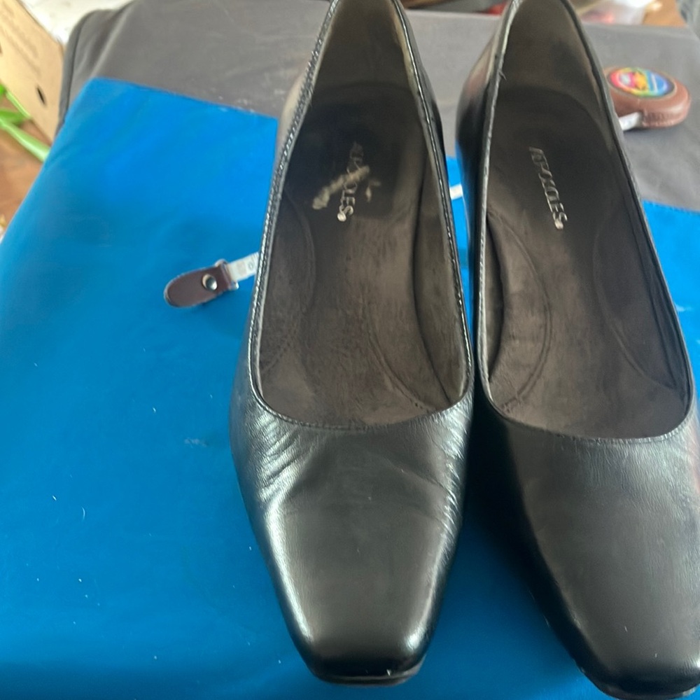 Classic Black Women's Leather Pumps